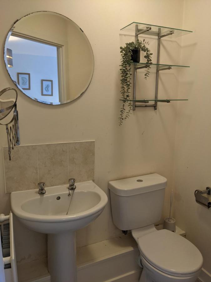Simple 2-Bedroom 1.5 Bath Apartment In Thornhill Southampton Eksteriør billede