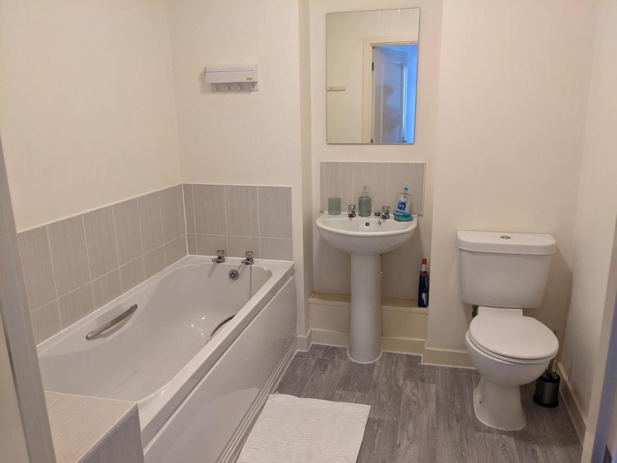 Simple 2-Bedroom 1.5 Bath Apartment In Thornhill Southampton Eksteriør billede