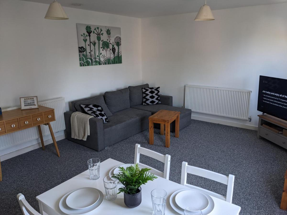 Simple 2-Bedroom 1.5 Bath Apartment In Thornhill Southampton Eksteriør billede