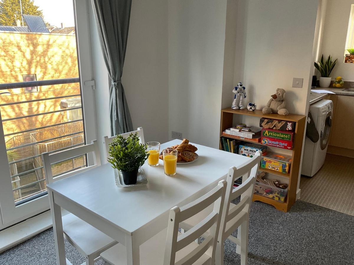 Simple 2-Bedroom 1.5 Bath Apartment In Thornhill Southampton Eksteriør billede