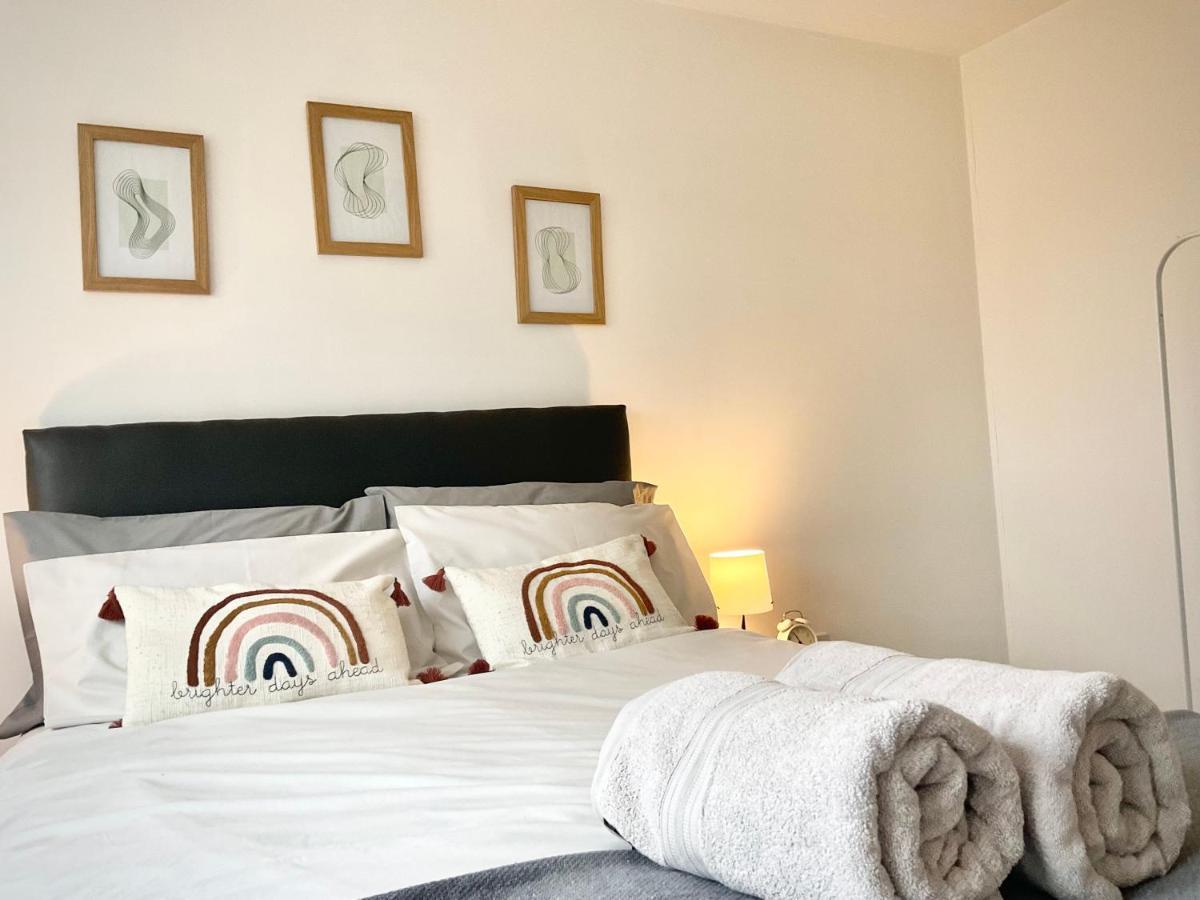 Simple 2-Bedroom 1.5 Bath Apartment In Thornhill Southampton Eksteriør billede