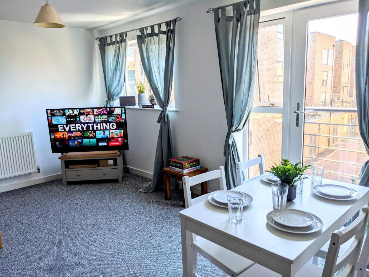 Simple 2-Bedroom 1.5 Bath Apartment In Thornhill Southampton Eksteriør billede
